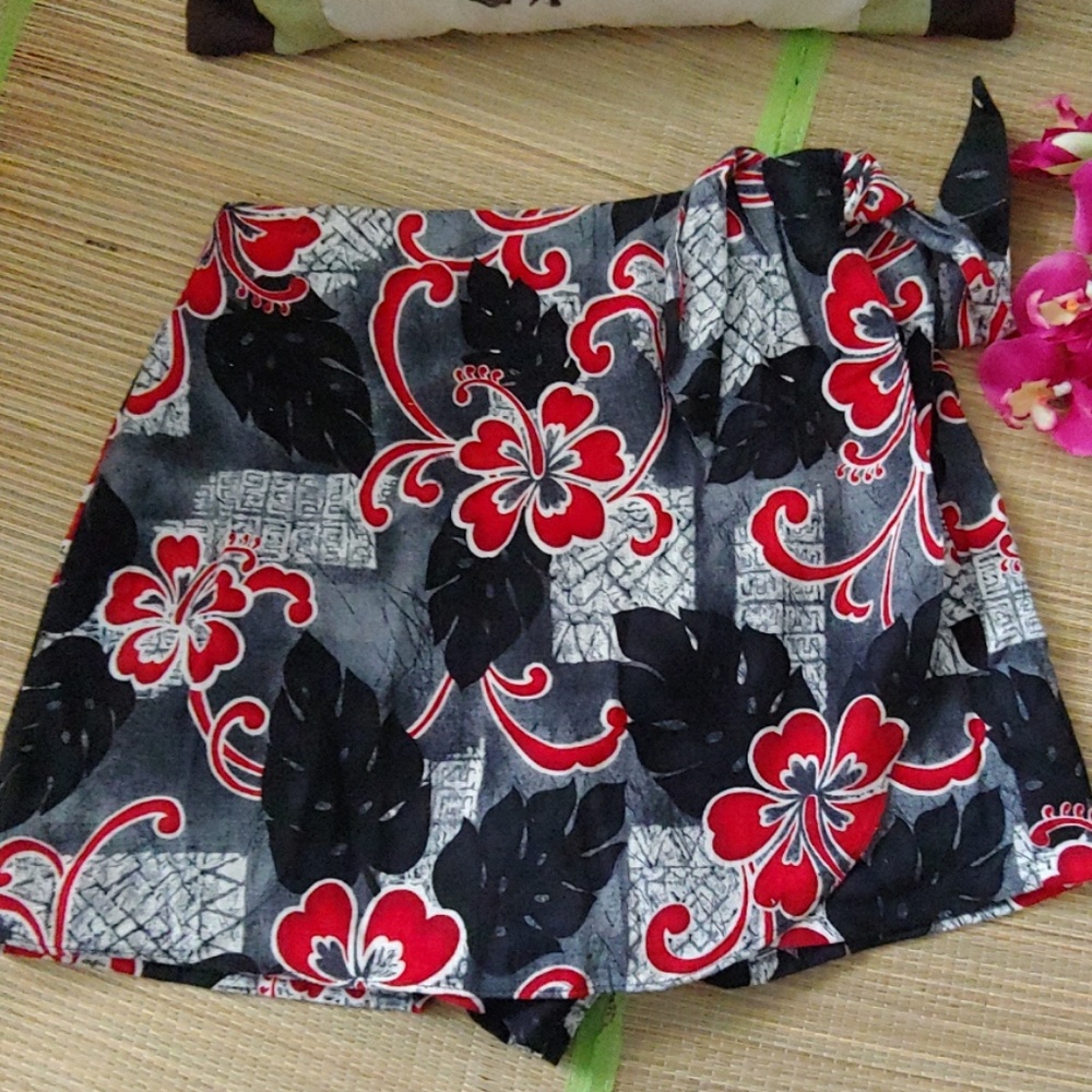 Hilo Hattie wrap around skort/cover up